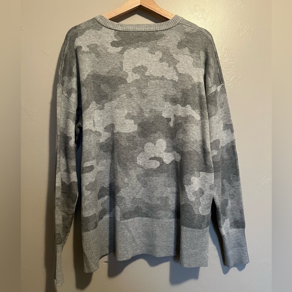 Eddie Bauer Women Long Sleeves Camouflage Sweater - Picture 9 of 11